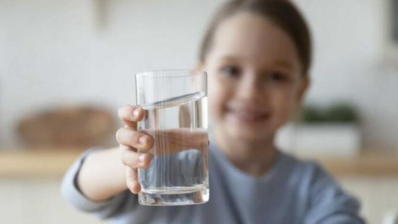 Çocuklar Yaz Aylarında Ne Kadar Su İçmeli? Çocuğumun Su Tüketimini Nasıl Artırabilirim?