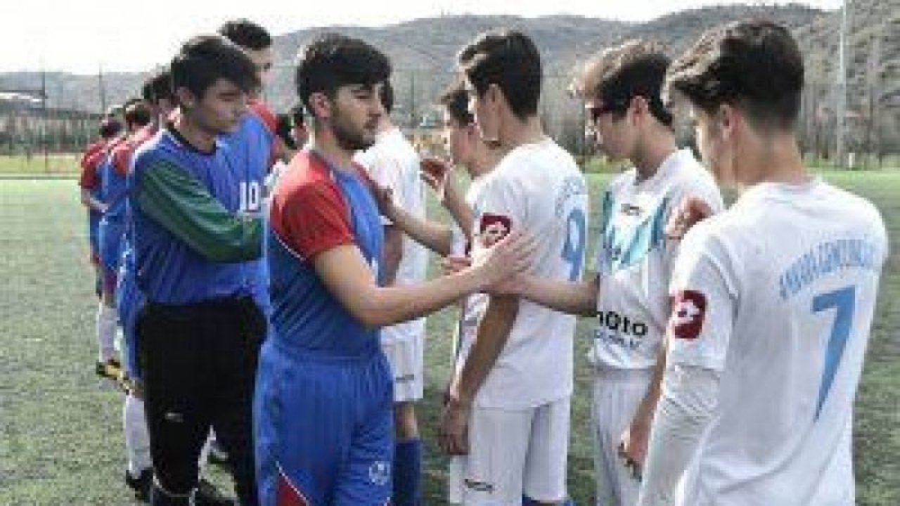 Okullar arası futbol turnuvası, Mamak Şehir Stadı’nda start aldı