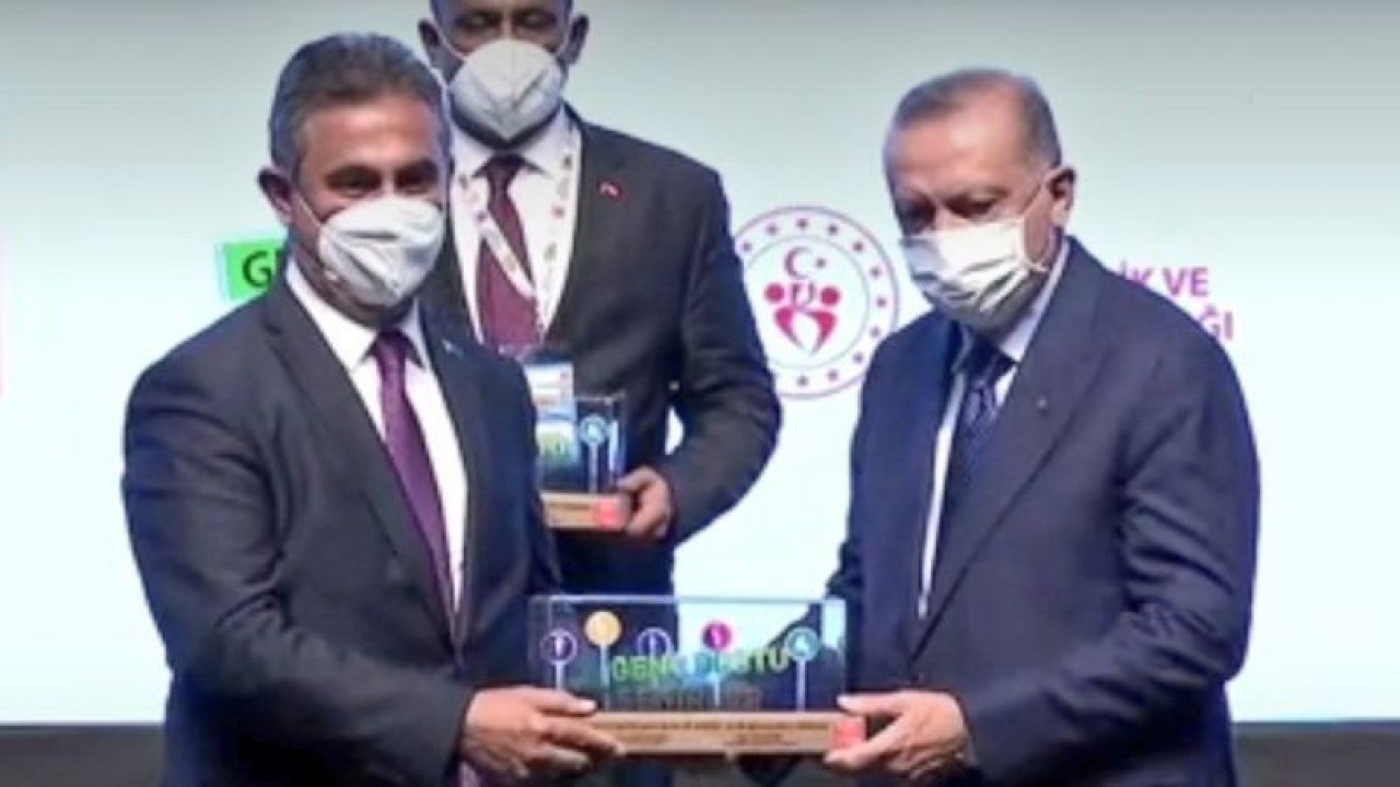 Cumhurbaşkanı Erdoğan’dan, Başkan Köse’ye Gençlik Ödülü