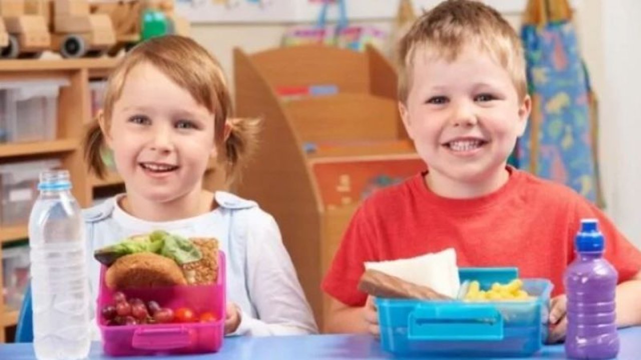 Beslenme çantası neler konur? Anaokulu beslenme çantasında neler olmalı? Okul beslenme ne konur? Sağlıklı beslenmek için neler yapmalıyız?
