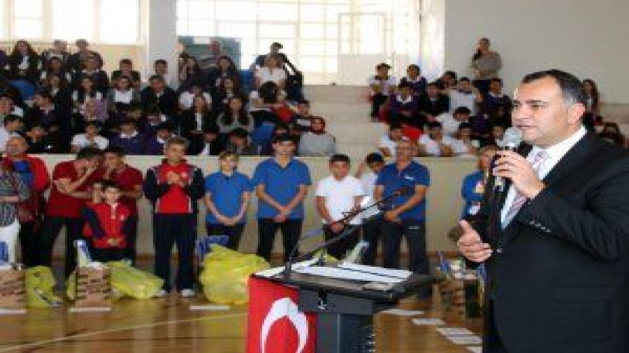 Çankaya'da 50 okulun spor malzemeleri düzenlenen buluşmayla teslim edildi