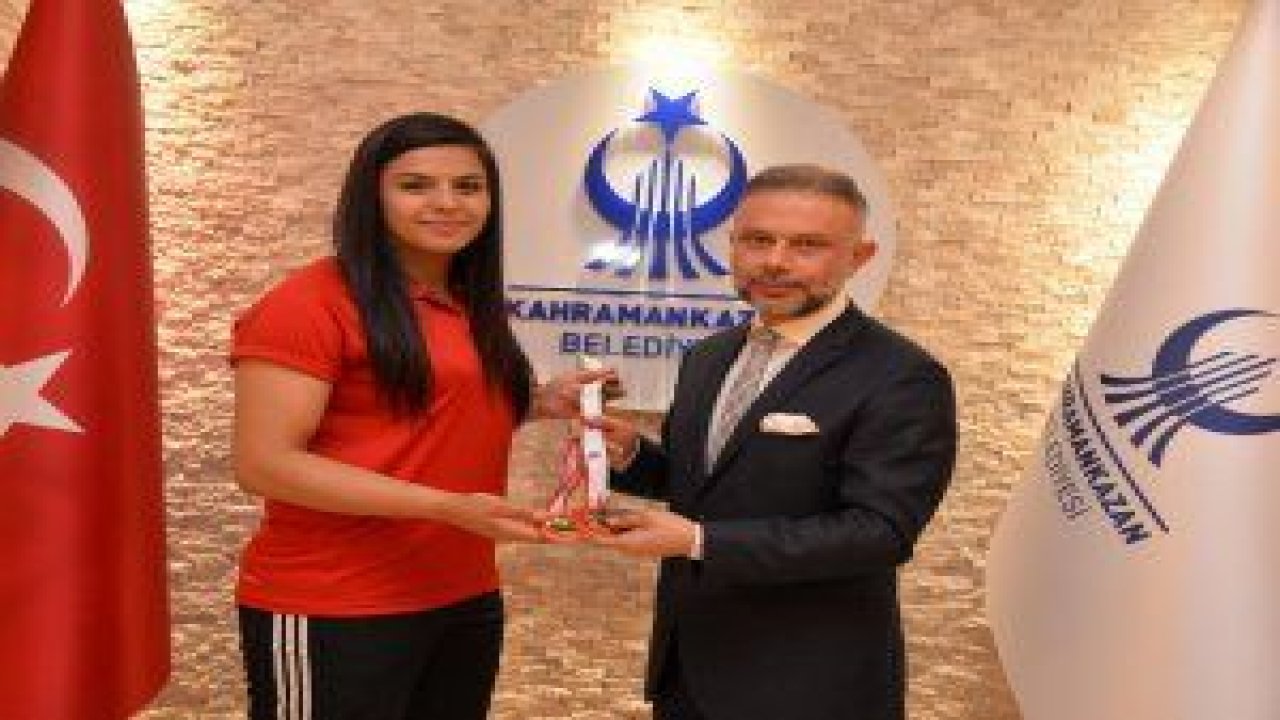 Kahramankazan Belediyespor’un “Dişi Herkül”ü Tuğçe Boynueğri, Türkiye Gençler ve 23 Yaş Altı Türkiye Halter Şampiyonası’na damga vurdu