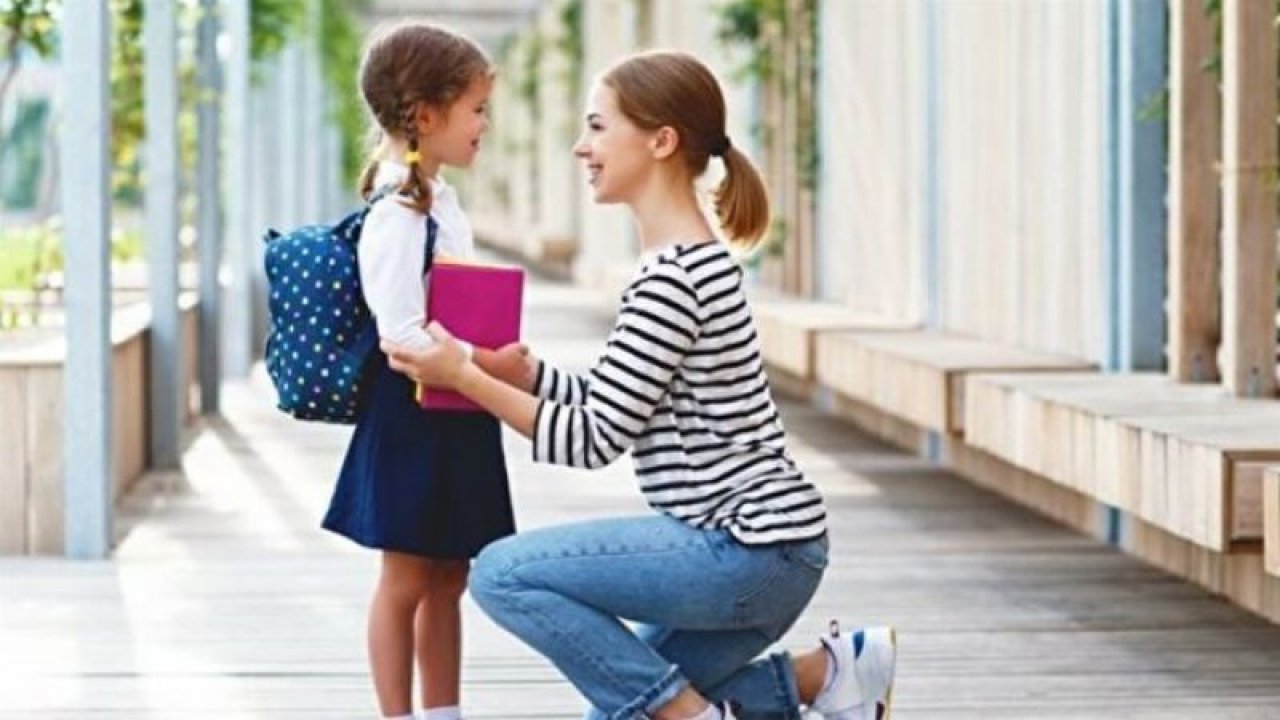 Anne ve Babalar okulun ilk günü çocuklarına nasıl davranmalı? Okula başlayan çocuğa nasıl yaklaşılmalıdır? İşte Detaylar...