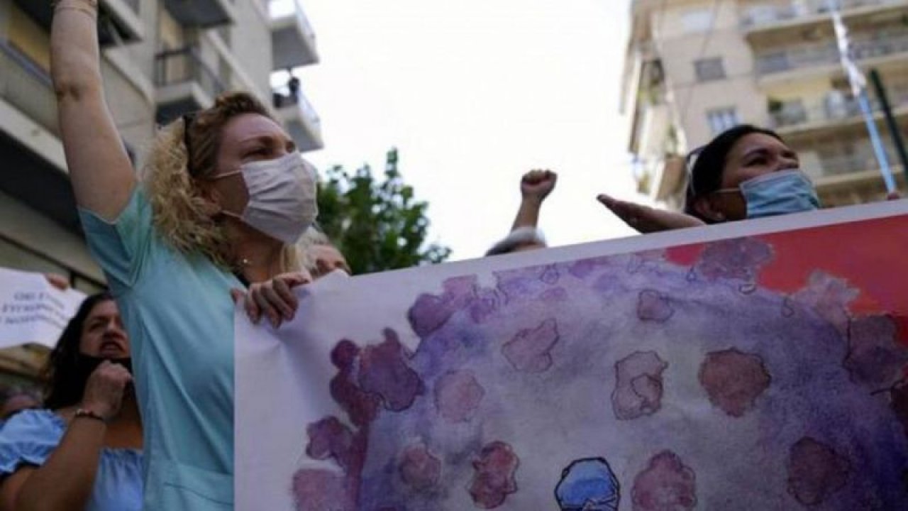 Yunanistan'da Aşısız Sağlık Çalışanları Uzaklaştırıldı