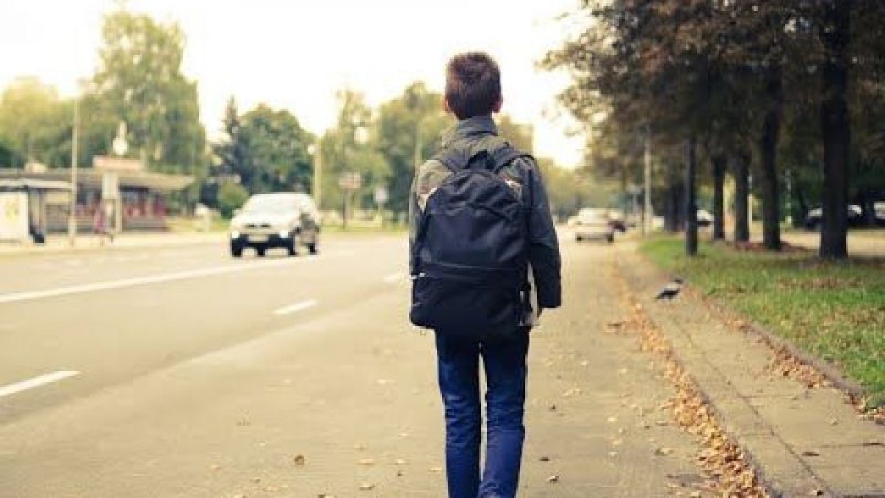 Rüyada Okula Giderken Çantayı Unutmak Ne Anlama Gelir? Rüyada Okula Gittiğini Görmek Ne Demektir?