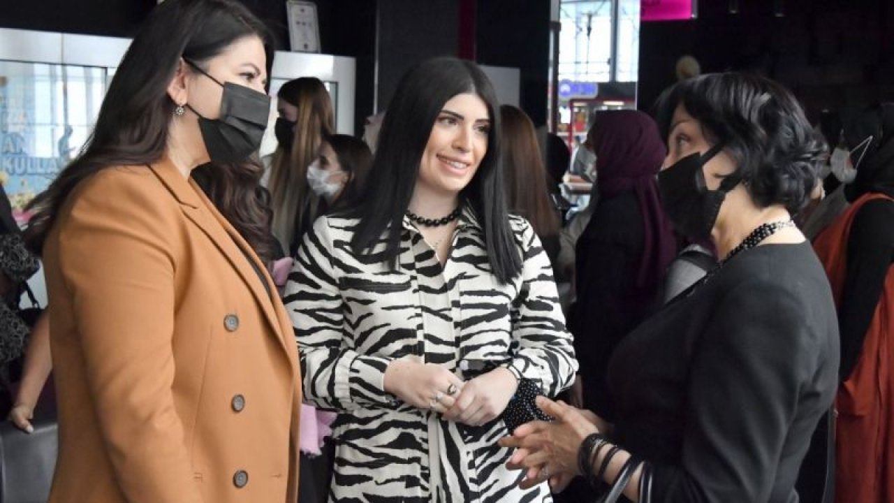 Ankara'da Tomris hatun filmini izlemeye ilk hanımlar gitti