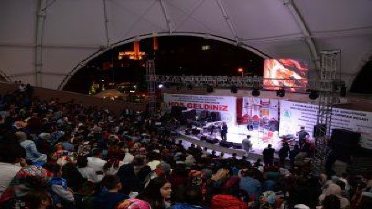 3. Pursaklar Esnafları Şenliği Şehit Salim Akgül Parkı Yarı Açık Amfi Tiyatroda gerçekleşti