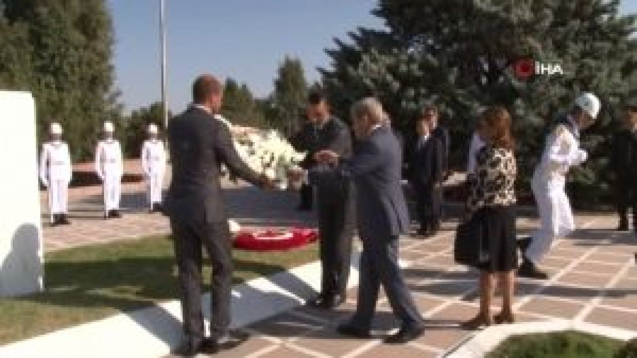 6. Cumhurbaşkanı Fahri Korutürk, mezarı başında anıldı