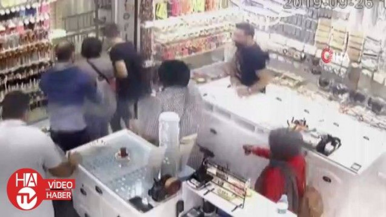 Kuyumcuda deprem paniği güvenlik kamerasında