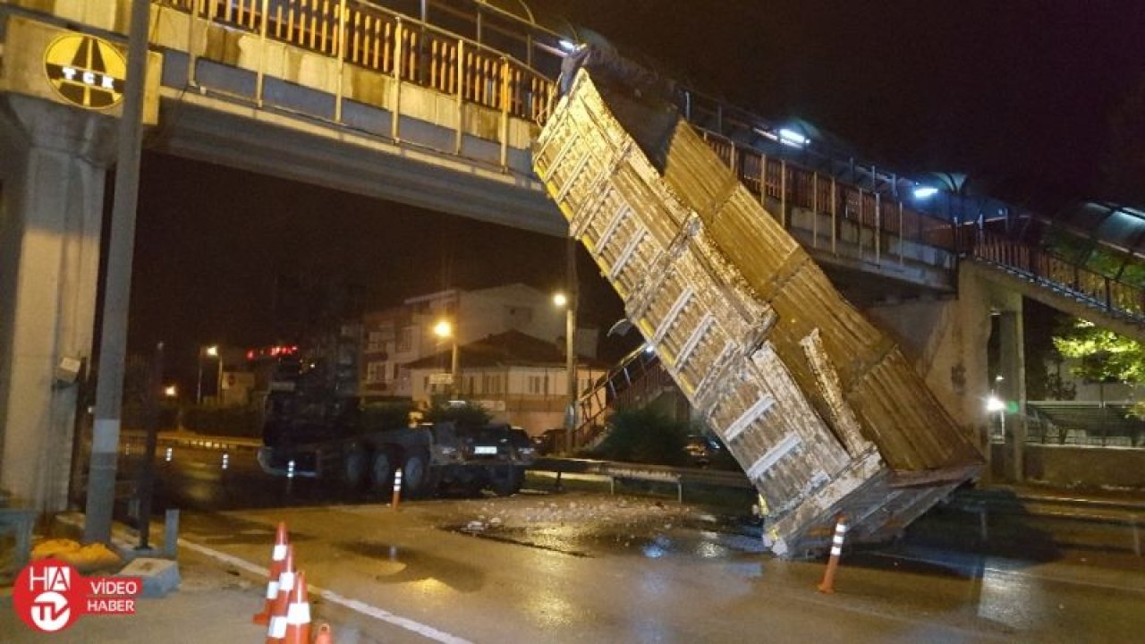 Damperi üst geçide takılan kamyon takla attı: 2 yaralı