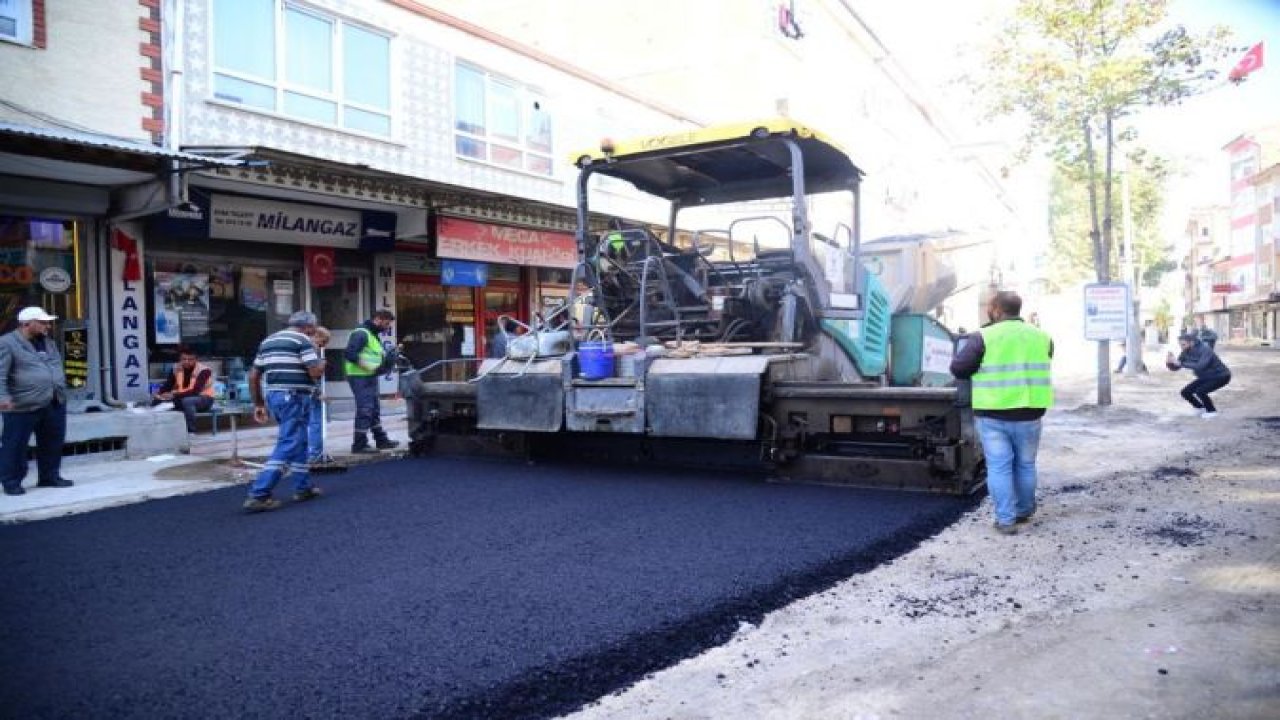 Kahramankazan'da yollar sıcak asfaltla yenileniyor