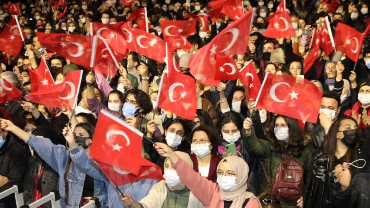 Edip Akbayram kızı ile ilk kez Ankara'da sahnedeydi!