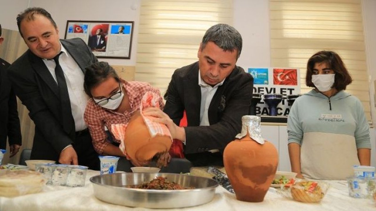 Gölbaşı Belediye Başkanı Şimşek, UYUM öğrencileri ile mutfağa girdi