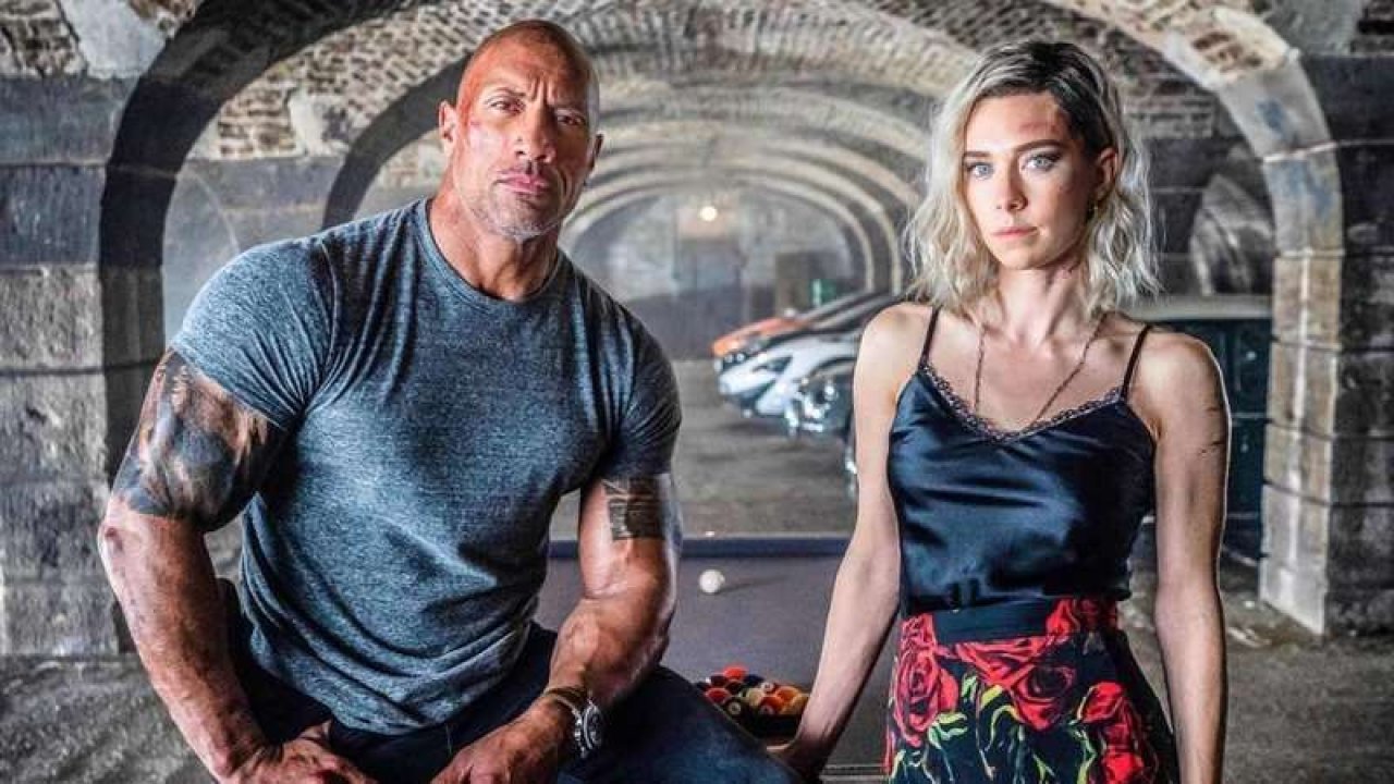 Hızlı ve Öfkeli Hobbs ve Shaw Oyuncusu Dwayne Johnson (Luke Hobbs) Bakın Kaç Yaşındaymış Gerçeği Duyan İnanamadı! Filmdeki Partneri Vanessa Kirby (Hattie Shaw) İle Yaş Farkı Dikkat Çekti…