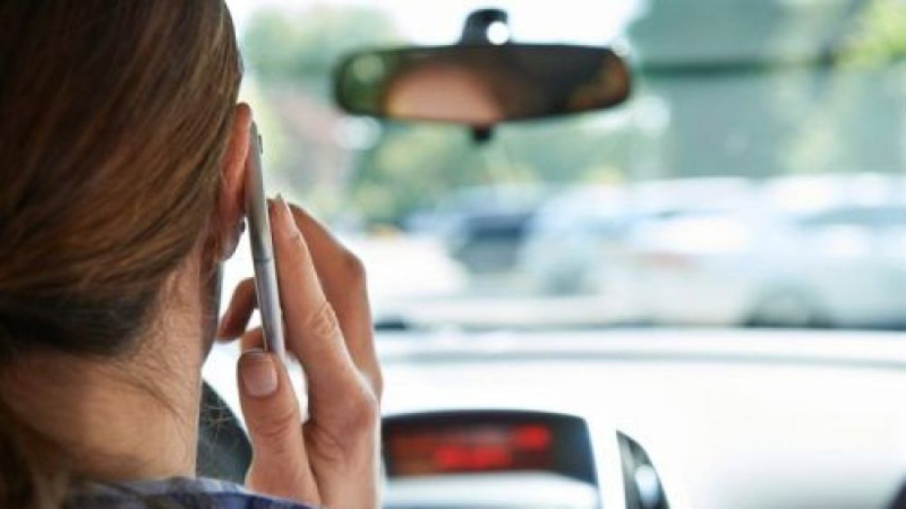 2023 Yılında Araçta Telefon İle Konuşan Tam Tamına 951 TL Ceza Ödeyecek! Trafikte Cep Telefonu Kullanmanın Cezası Ne Kadar Oldu?