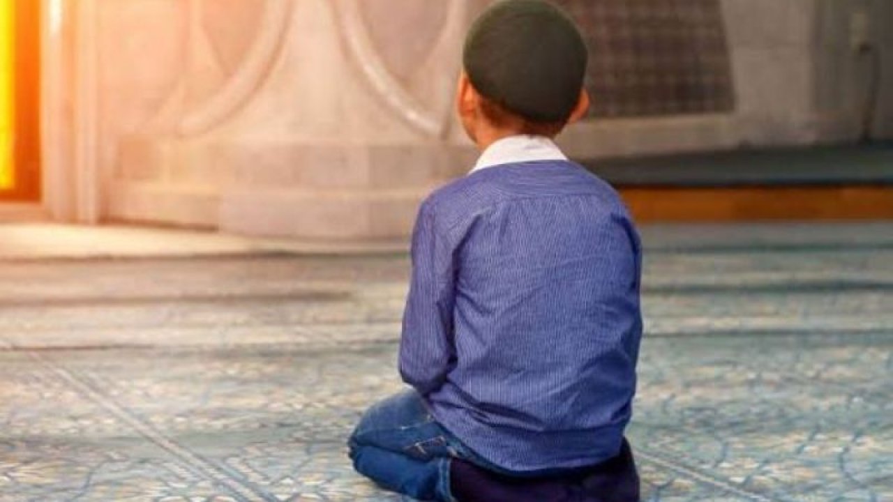 Öğlen Namazı Kaç Rekattır, Nasıl Kılınır ve Hangi Dualar Okunur? Diyanetle Öğlen Namazı Kılınışı Nasıldır?