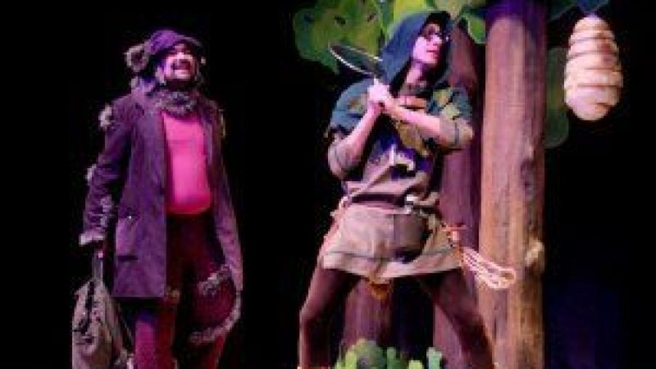 Çankaya Belediyesi ETİ Çocuk Tiyatrosu’nun oynadığı Kırmızı Başlıklı Kız oyununu miniklerle buluşturdu