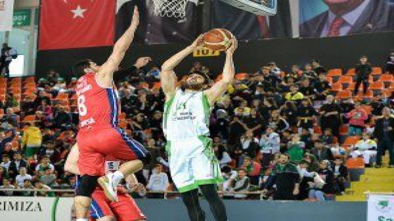 Mamak Belediyesi Basketbol Takımı, evinde konuk ettiği Finalspor’u seyircisinin de desteğiyle 75-61 mağlup etti
