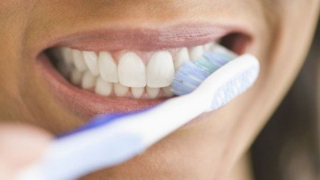 Hangi Burç Diş Fırçalamayı Sevmez? İşte Dişleri Altın Sarısı Olan O Burçlar…