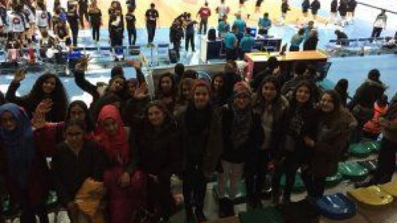 Başkan Kaplan öğrencileri Halkbank-Fenerbahçe Voleybol Maçı'nı izlemeye gönderdi