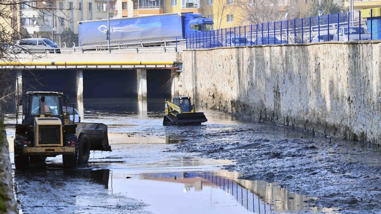 Aski’den Ankara Çayı’nda temizlik