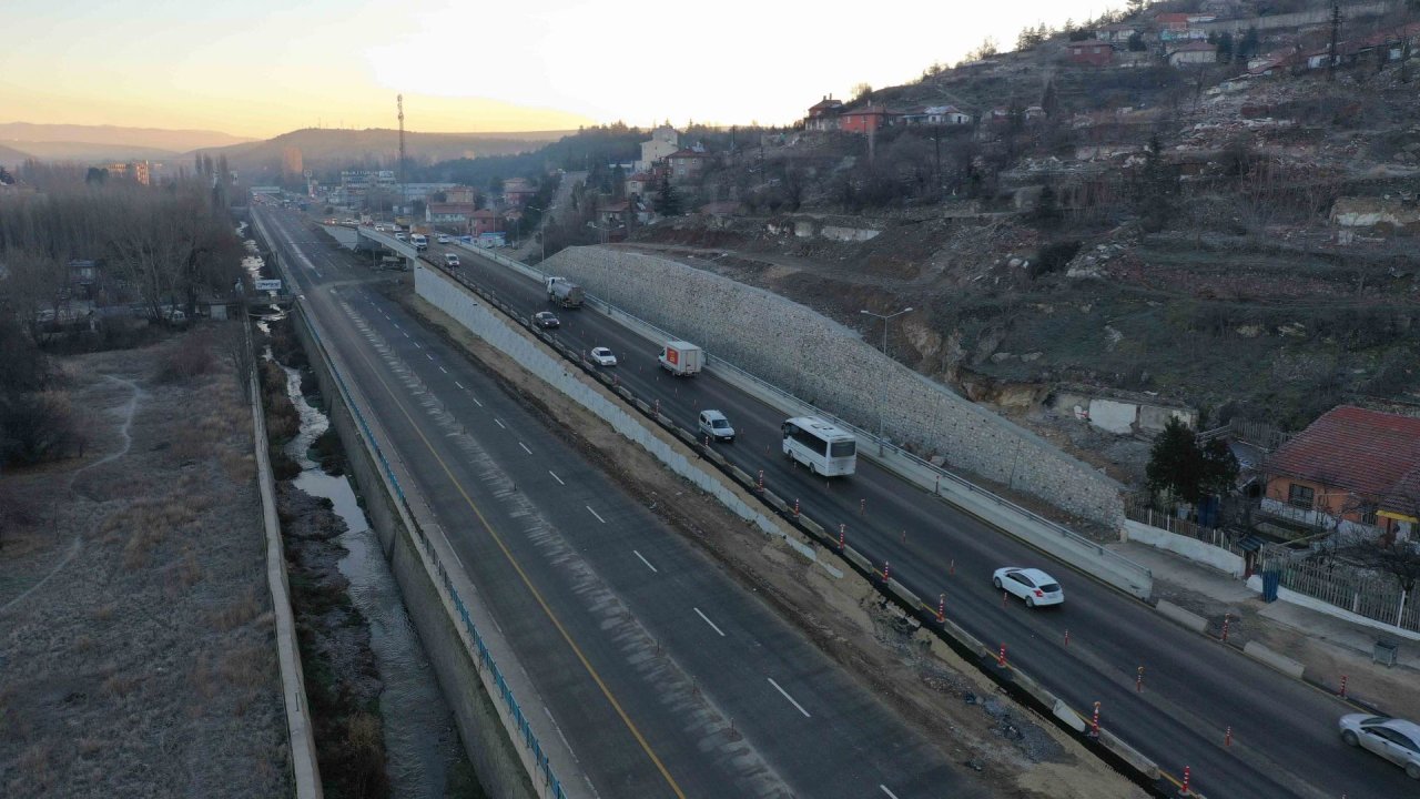 Mavi Göl girişi Kavşağı’nın ilk etabını tamamladı