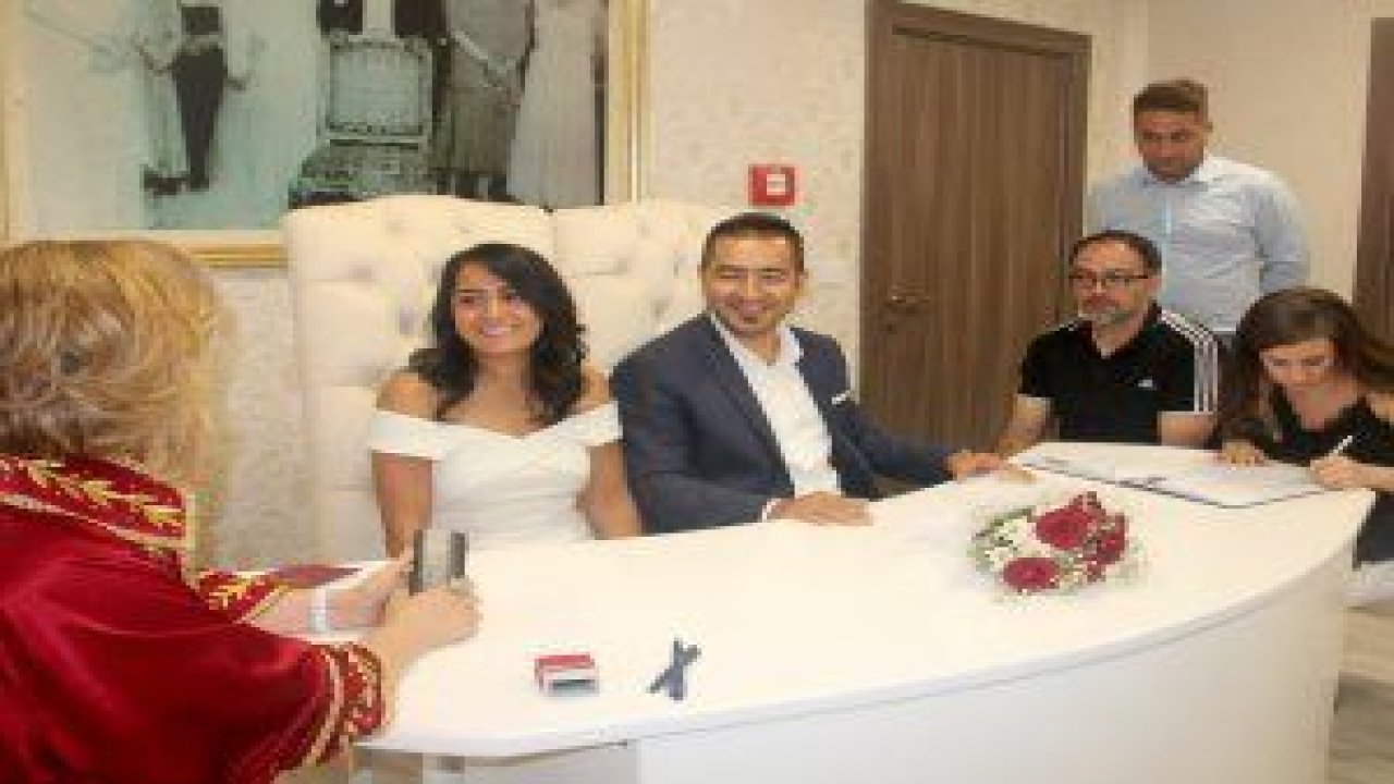 Vedat Dalokay Nikah ve Kokteyl Salonu, 08.08.2018'de evlenmek isteyen çiftlere ev sahipliği yaptı