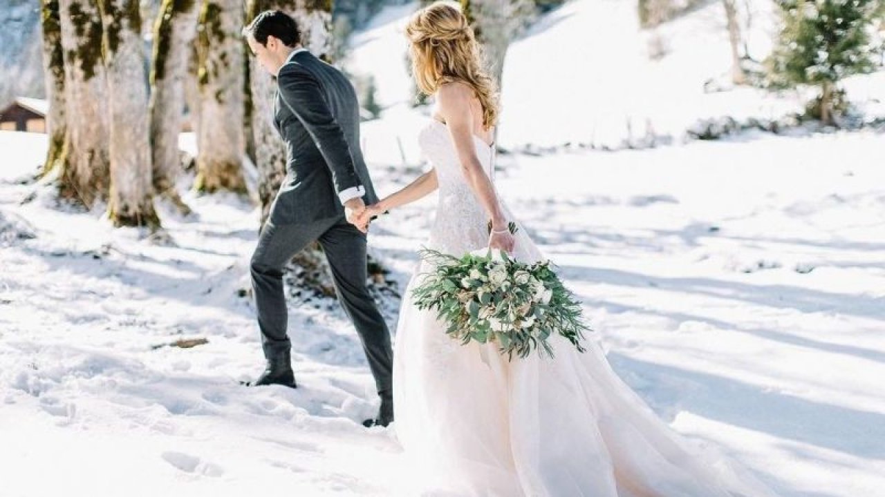 Kış Düğünlerinde Kararsızları Kurtaran Gece Kıyafetleri! Kış düğünü ne giyilir, nasıl ayakkabı giyilir?