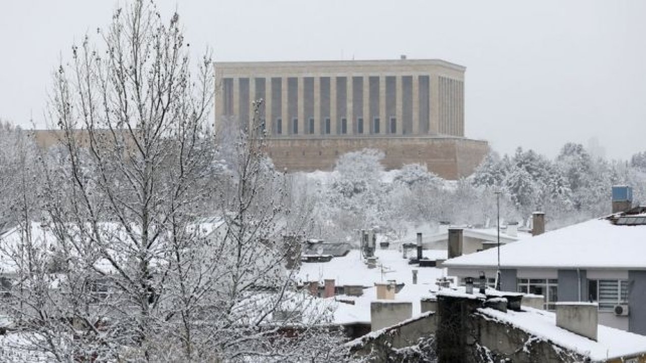 Tüm Ankara Yaşayanlara Kabus Gibi Haber! Meteorolojiden Kar ve Buz Uyarısı! Her Şey Yerlerde Olacak! Neler Oluyor?