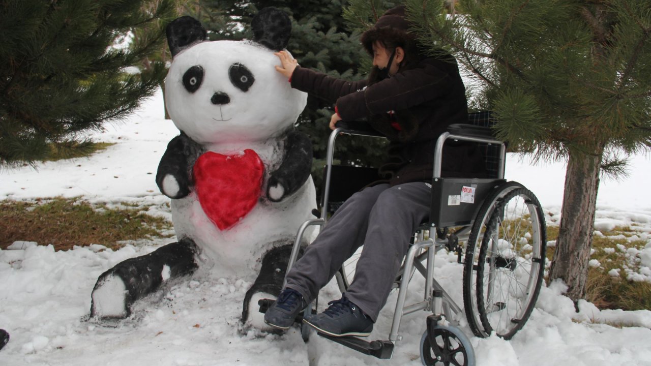 Yürüme Engelli Aslı'nın Kardan Panda Hayali Gerçek Oldu!