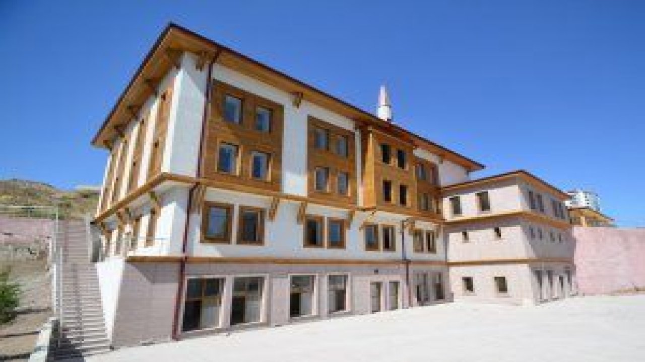 Pursaklar mezarlığı yanındaki Şehitlik Camii tamamlandı