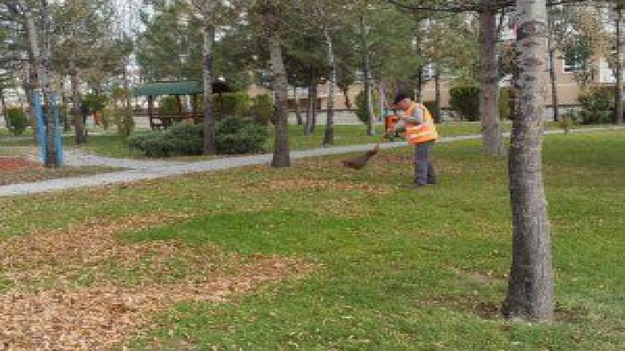 Kahramankazan Belediyesi, kış mevsimi öncesi ilçe genelindeki tüm park ve bahçelerde kapsamlı bir bakım-onarım çalışması başlattı
