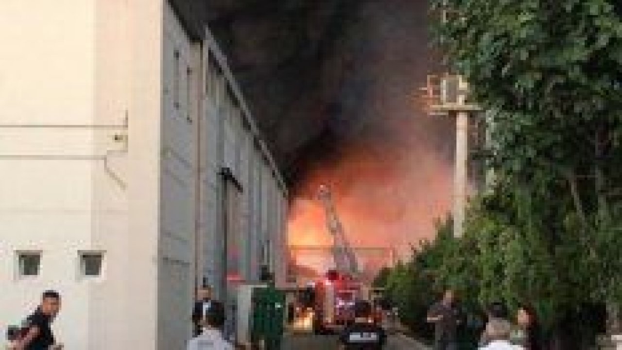 Manisa’da bant fabrikasında yangın
