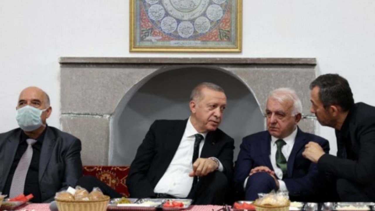 Cumhurbaşkanı Erdoğan, Hüseyin Gazi Cemevi'nde Muharrem Ayı İftarında