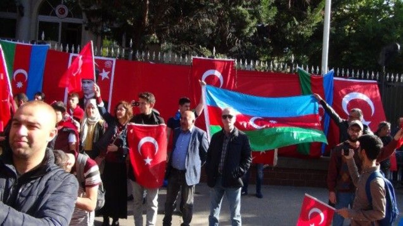 Macaristan’daki Türkler’den YPG/PKK yandaşlarına tepki