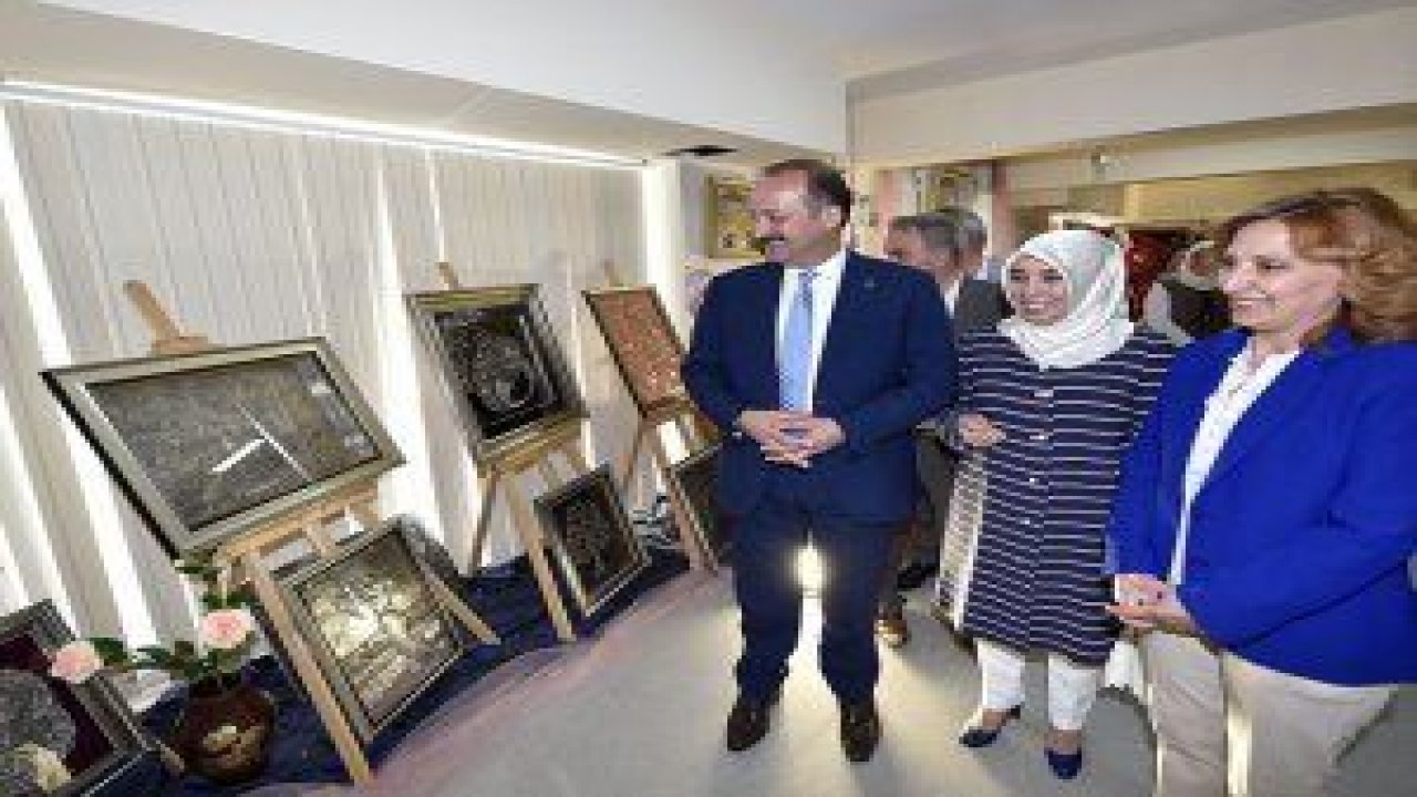Mamak Belediyesi Ahmet Yesevi Aile Merkezi kursiyerlerinin hazırladığı yılsonu sergisi kapılarını açtı