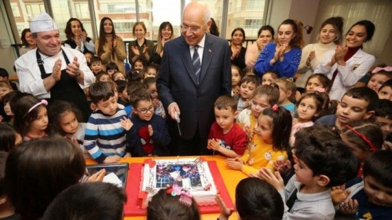 Başkan Yaşar, Yenimahalleli Miniklerle Yeni Yılı Kutladı