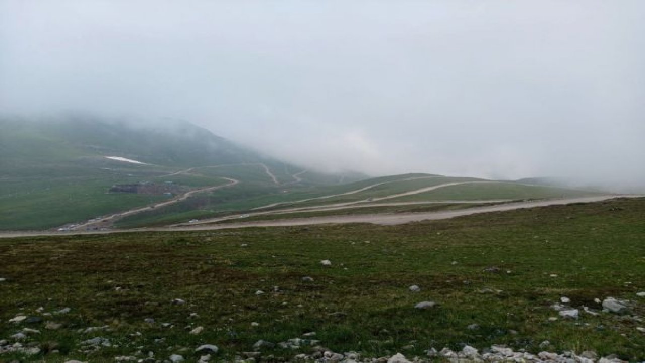 Trabzon Yaylalarında Metrelerce Kar İlgi Odağı Oldu
