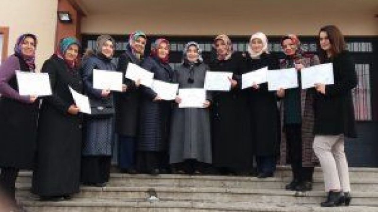 Dikiş nakış kursunu bitiren kadınlar sertifikalarını aldılar