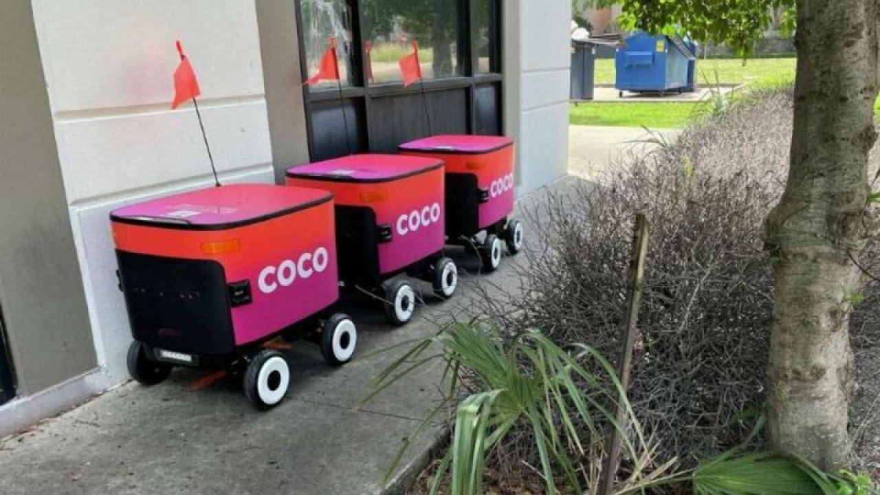 Teslimat Robotu Coco Paket Servisine başladı! Hızı Şaşırttı...