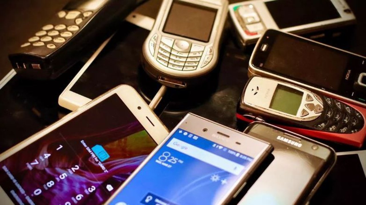 Her An Zengin Olabilirsiniz! Evinizde Bu Telefonlar Varsa Köşeyi Döndünüz; Artık Size “Para Babası” Diyecekler! Tam Tamına…