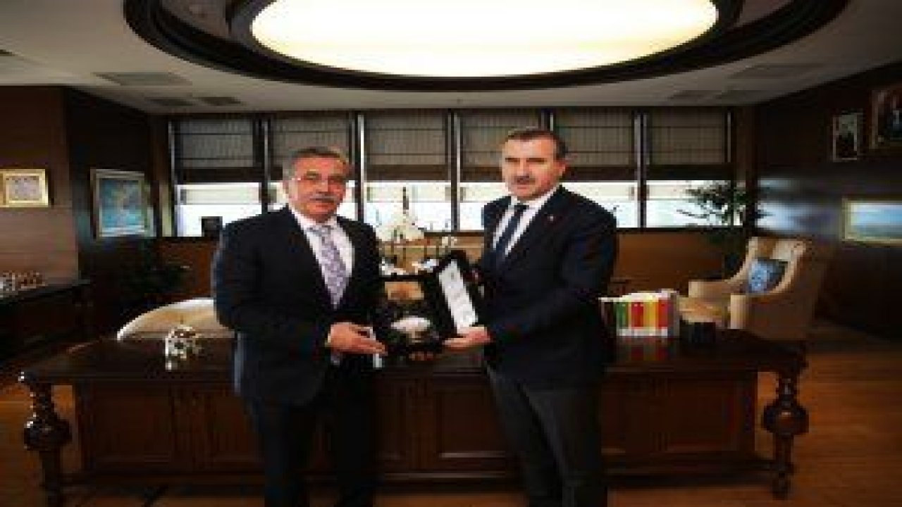 Başkan Çetin, Gençlik ve Spor Bakanı Osman Aşkın Bak'a anlamlı ziyaret