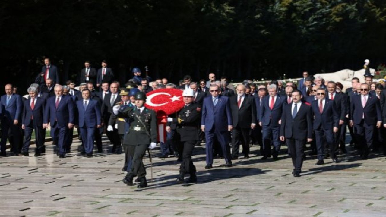 Cumhurbaşkanı Erdoğan Anıtkabir'de...