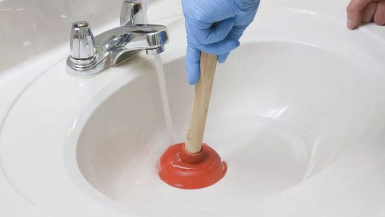 Tıkalı Lavabo Nasıl Açılır? Lavabodan Su Gitmiyor, Ne Yapmalıyım? Tıkalı Lavabo İçin Kimi Aramalıyım?