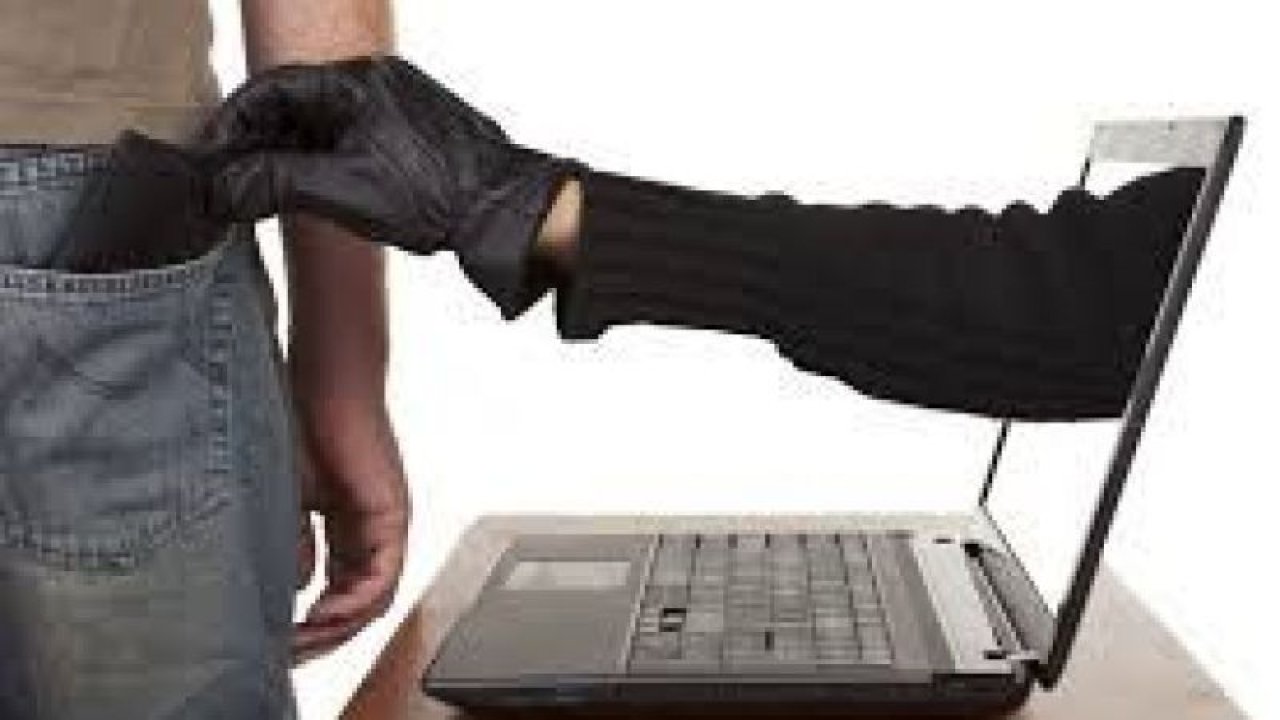 Ankara'da Yeni Dolandırıcılık Yöntemi! Yolun Ortasına Uzanmış, Yiyecekleri Dağılmış! Gören Duruyor...