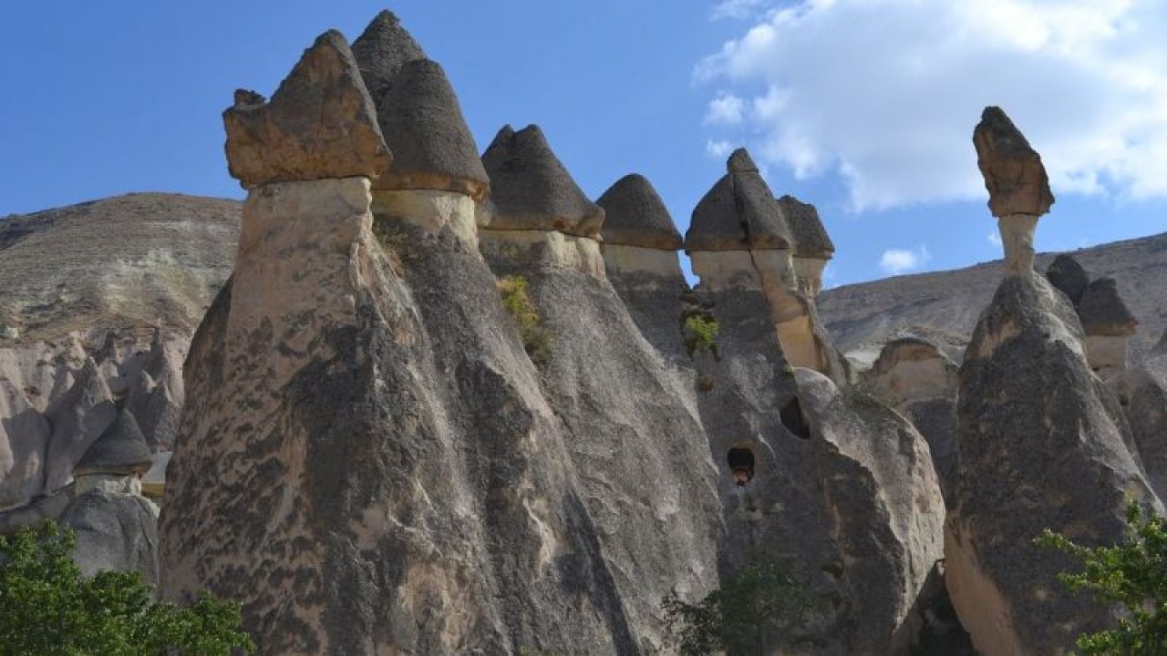 Kapadokya’daki Üç Güzeller’in Hikayesini Duyunca Çok Şaşıracaksınız? Üç güzeller efsanesi nedir? Peri bacalarının sırrı nedir?