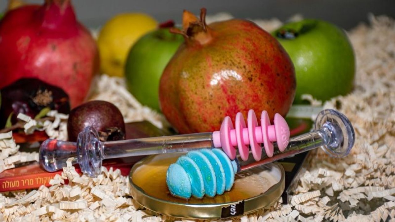 Bal ve Nar'ın Buluşması Mucize Yaratıyor! Beraber Tüketildiğinde Faydalarına İnanamayacaksınız! İşte İbni Sina’nın Gizli Tarifi...