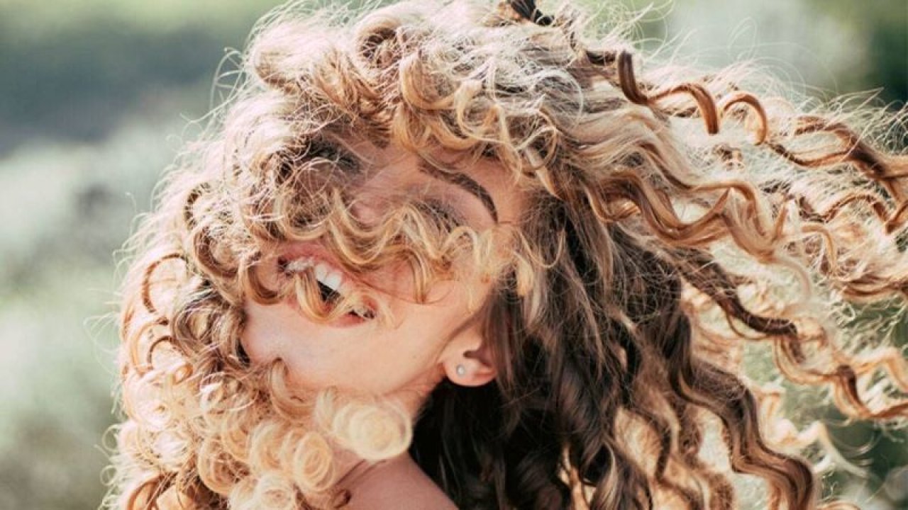 Bu Saç Modelleriyle Tam Tamına 10 Yaş Gençleşeceksiniz! Deneyenler Şok Oluyor…