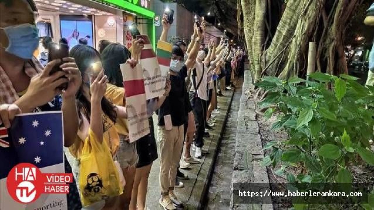 Hong Kong'da insan zinciriyle protesto