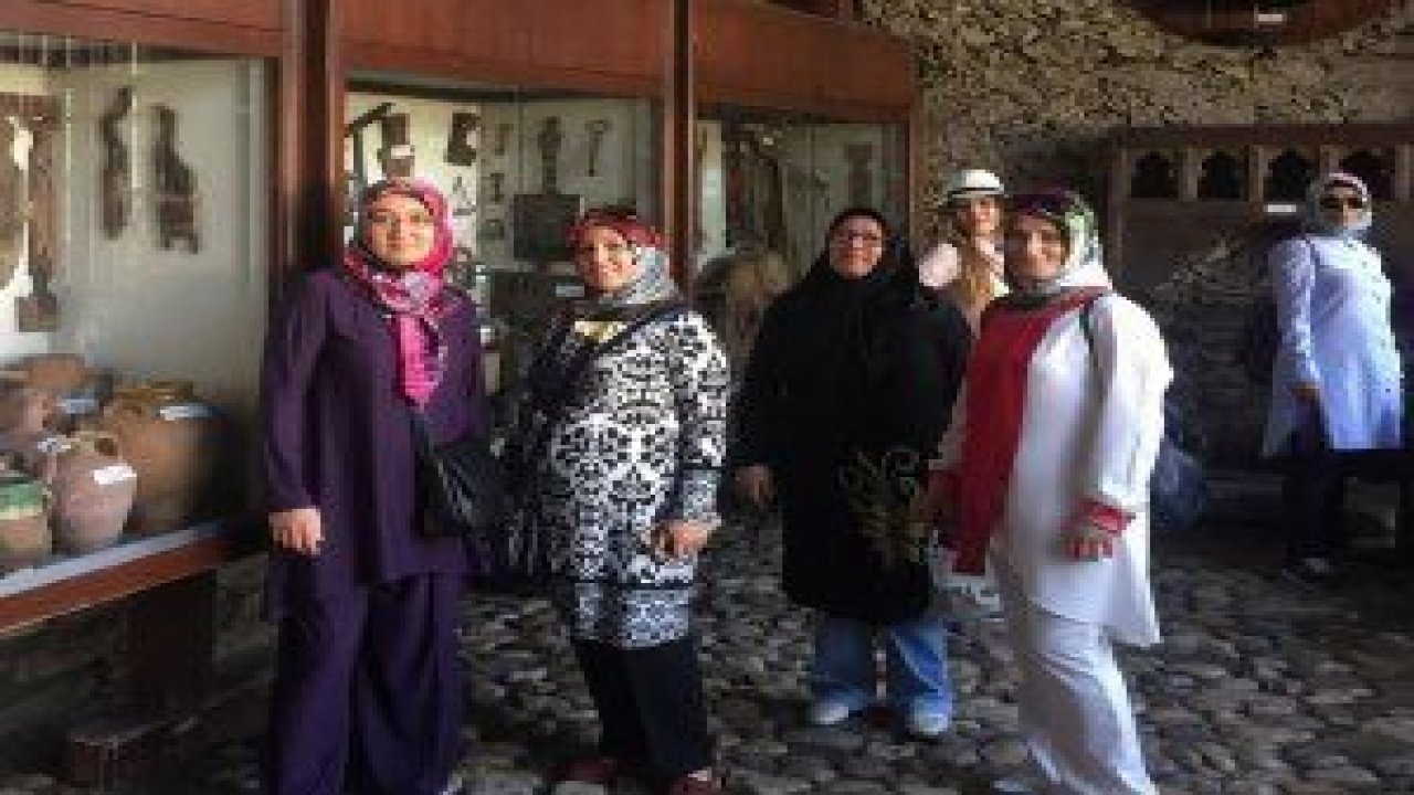 Pursaklar Belediyesi’nin hanım evlerindeki kurslara katılan çok sayıda kadın Amasra ve Safranbolu’ya gezi düzenledi